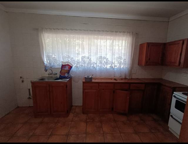 1 BEDROOM FLAT TO LET IN FLORA GARDENS
